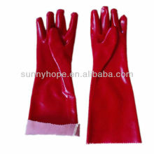 Красные перчатки из ПВХ